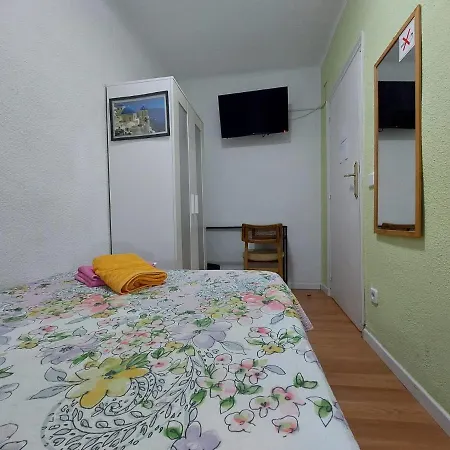 Homestay Olivos Madrid Exterior photo