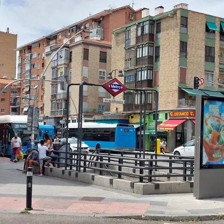 Homestay Olivos Madrid Exterior photo